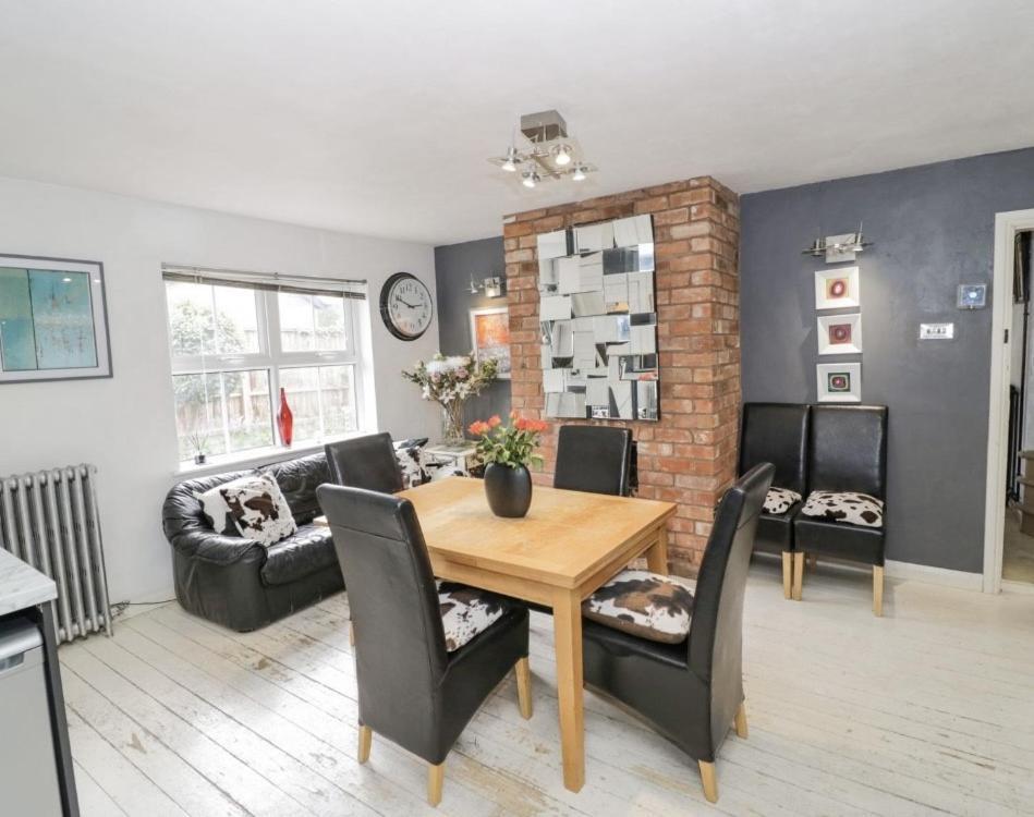 Lovely Comfortable 3 Bed Home, Worcester Dış mekan fotoğraf