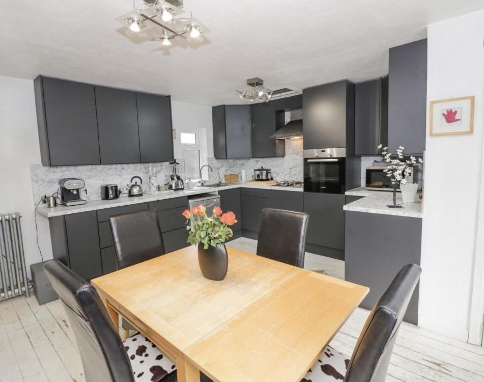 Lovely Comfortable 3 Bed Home, Worcester Dış mekan fotoğraf